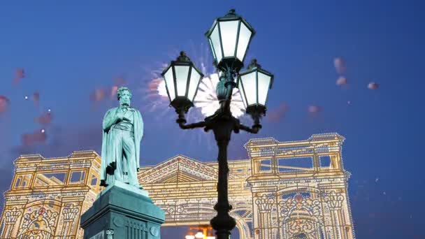 Pushkin Moskova Şehir Merkezi Anıt Üzerinde Havai Fişek Rusya — Stok video
