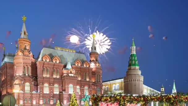 烟花在状态历史博物馆 题字俄语 在克里姆林宫附近莫斯科 — 图库视频影像