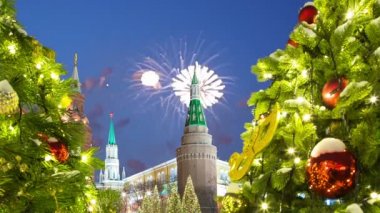 Gece, Rusya Moskova Kremlin üzerinde havai fişek 