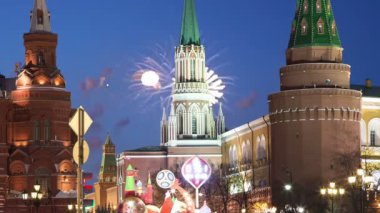 Gece, Rusya Moskova Kremlin üzerinde havai fişek 
