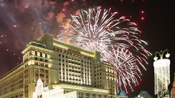 Feuerwerk Über Den Vier Jahreszeiten Hotel Moskau Russland Mit Zoom — Stockvideo