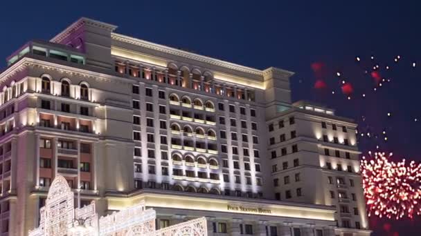 Four Seasons Hotel Üzerinde Havai Fişek Moskova Rusya Zoom Ile — Stok video