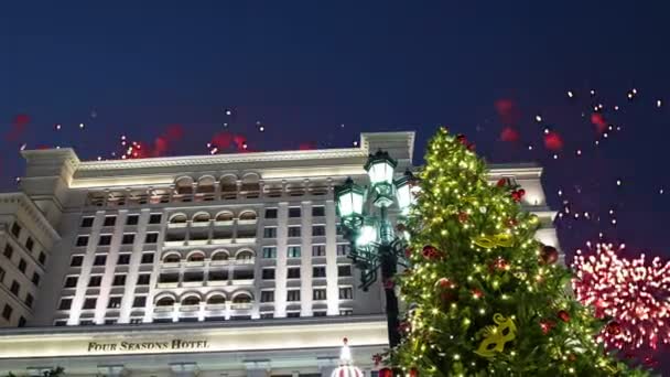 Vuurwerk Boven Het Four Seasons Hotel Moskou Rusland Met Zoom — Stockvideo