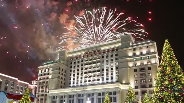 Feuerwerk Über Den Vier Jahreszeiten Hotel Moskau Russland Mit Zoom — Stockvideo