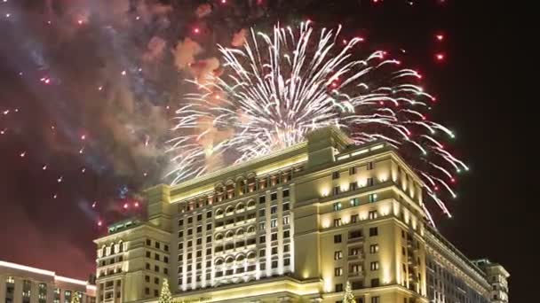 Fuegos Artificiales Sobre Hotel Four Seasons Moscú Rusia Con Zoom — Vídeos de Stock