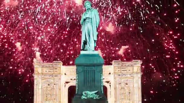 烟花在纪念碑对普希金 莫斯科市中心 俄罗斯 带变焦 — 图库视频影像