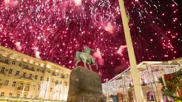 Feuerwerk Über Dem Moskauer Stadtzentrum Twerskaja Platz Yury Dolgoruky Monument — Stockvideo