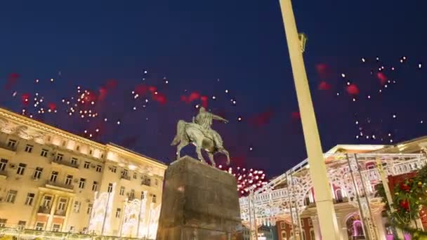 Fyrverkeri Över Moskva Centrum Tverskaya Kvadrat Yury Dolgoruky Monument Ryssland — Stockvideo