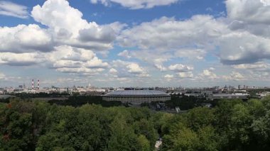 Serçe Tepesi veya Vorobyovy kanlı gözlem (izleme) platformu--Merkezi Moskova Moskova Nehri üzerinde 85 m veya 200 m deniz seviyesinden dik bir yakasında görülmektedir. Moscow, Rusya Federasyonu 