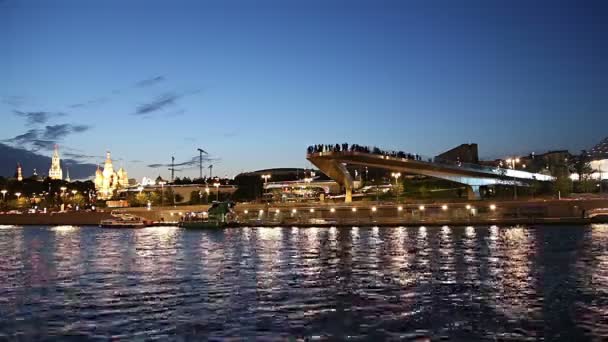 Pont Flottant Parc Zaryadye Sur Moskvoretskaya Embankment Rivière Moskva Bateau — Video