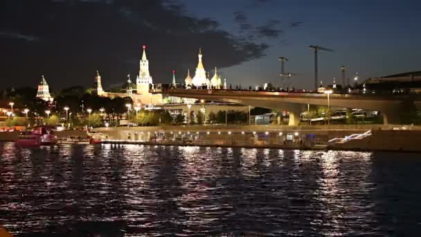 Ponte Galleggiante Parco Zaryadye Moskvoretskaya Arginamento Del Fiume Moskva Barca — Video Stock