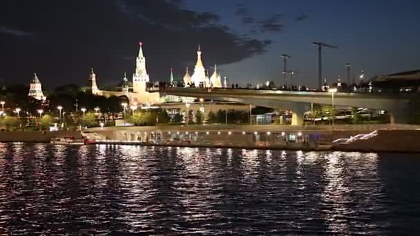 Moscow Russia August 2019 Floating Bridge Zaryadye Park Moskvoretskaya Embankment — Αρχείο Βίντεο