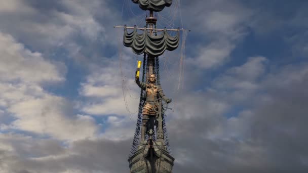 Peter Great Statue Background Moving Clouds Moskow Russia 它由格鲁吉亚设计师Zurab Tsereteli设计 — 图库视频影像