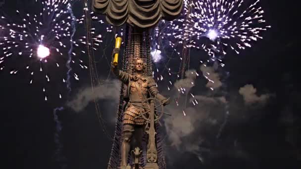 Fuegos Artificiales Sobre Estatua Pedro Grande Moskow Rusia Fue Diseñado — Vídeo de stock