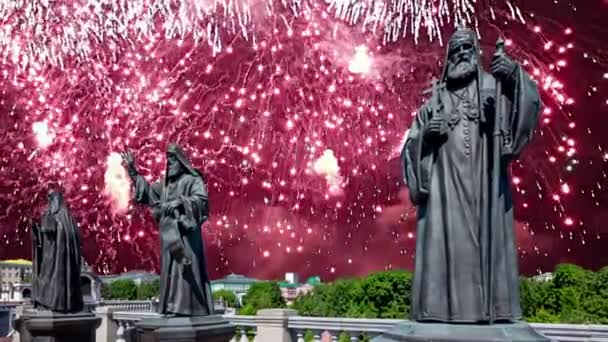 Fuegos Artificiales Sobre Los Monumentos Del Complejo Escultórico Patriarcas Moscú — Vídeos de Stock