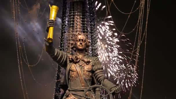 Feuerwerk Über Dem Petersplatz Der Großen Statue Moskaus Russlands Wurde — Stockvideo