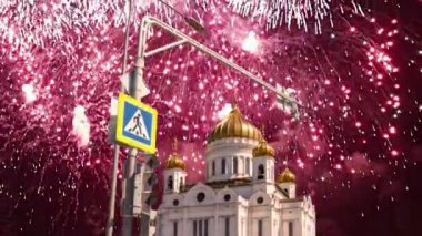 İsa 'nın üzerinde havai fişekler Kurtarıcı Katedrali, Moskova, Rusya