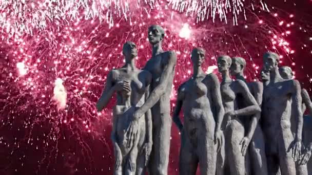 Feuerwerk Über Dem Denkmal Zur Erinnerung Die Opfer Des Faschistischen — Stockvideo