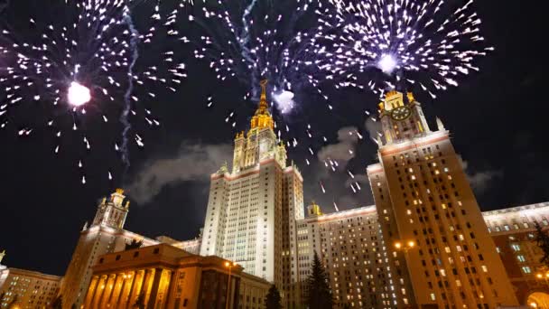 Fuegos Artificiales Sobre Edificio Principal Universidad Estatal Moscú Sparrow Hills — Vídeo de stock