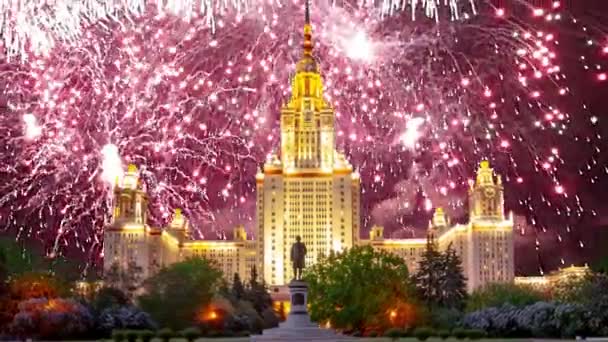 位于俄罗斯麻雀山的莫斯科国立大学主楼的烟花 — 图库视频影像