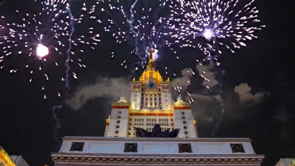 Feuerwerk Über Dem Hauptgebäude Der Moskauer Staatlichen Universität Auf Den — Stockvideo