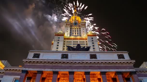 Feuerwerk Über Dem Hauptgebäude Der Moskauer Staatlichen Universität Auf Den — Stockvideo