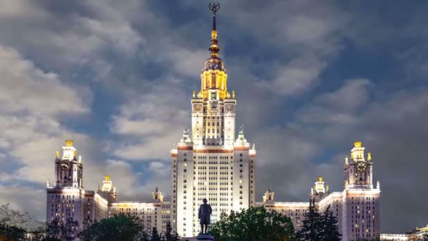 Hoofdgebouw Van Moskouse Staatsuniversiteit Sparrow Hills Achtergrond Van Bewegende Wolken — Stockvideo