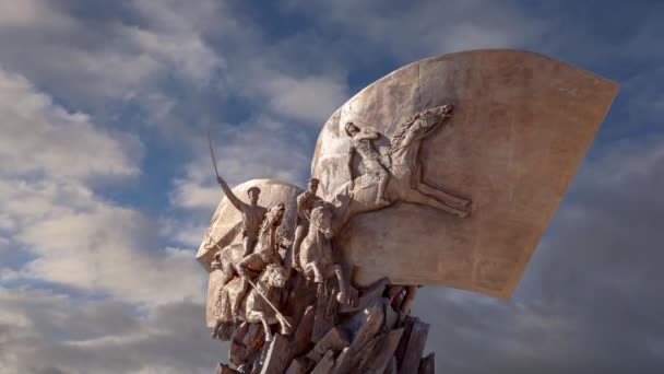 Monument Aux Héros Première Guerre Mondiale Sur Fond Nuages Mouvants — Video