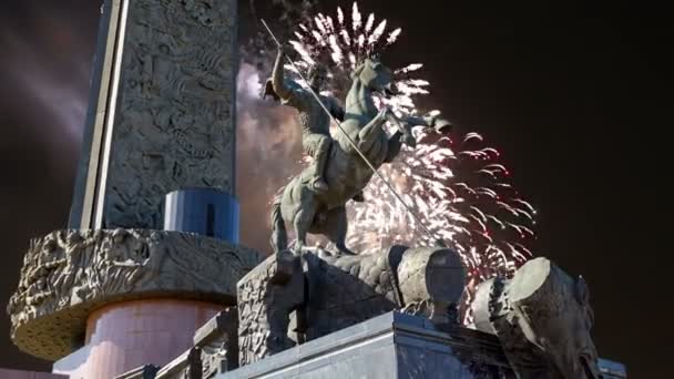 Fuegos Artificiales Sobre Monumento San Jorge Matando Dragón Colina Poklonnaya — Vídeo de stock
