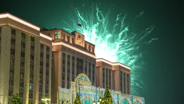 烟花在俄国联邦议会的国家杜马的大厦 莫斯科 — 图库视频影像