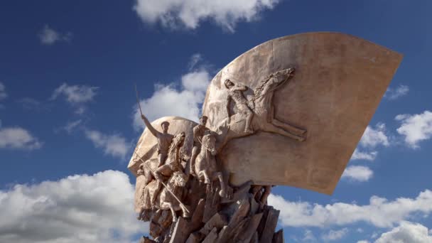 Monumento Los Héroes Primera Guerra Mundial Fondo Nubes Movimiento Victory — Vídeo de stock