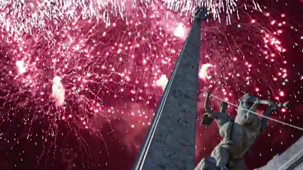 Fogos Artifício Sobre Monumento São Jorge Matando Dragão Colina Poklonnaya — Vídeo de Stock