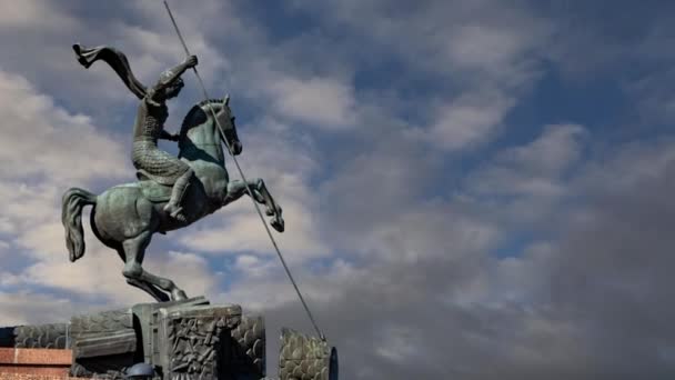 Monumento São Jorge Matando Dragão Fundo Nuvens Movimento Colina Poklonnaya — Vídeo de Stock