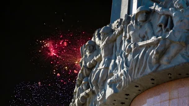 Feux Artifice Sur Mémorial Guerre Dans Parc Victoire Sur Colline — Video