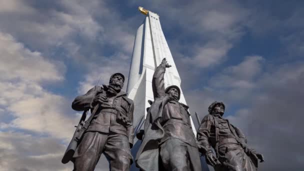 청부업자 국가들을 기리는 기념비 러시아 모스크바의 폴롱나야 언덕에 승리의 공원에 — 비디오