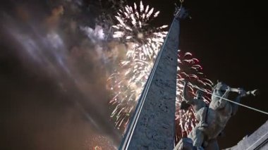 Fireworks içinde gökdelenler Uluslararası İş Merkezi (şehir), Moskova, Rusya Federasyonu  