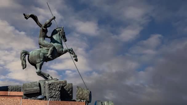 Monument Saint George Slaying Dragon Background Moving Clouds Poklonnaya Hill — Stock Video