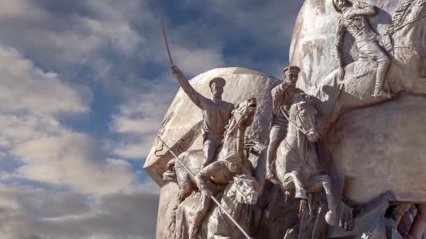 Monumento Los Héroes Primera Guerra Mundial Fondo Nubes Movimiento Victory — Vídeos de Stock