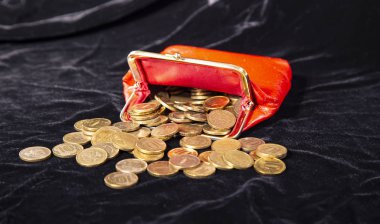 Demir 10 ruble (on ruble, Rusça Rusya Bankası) siyah arkaplan üzerine   