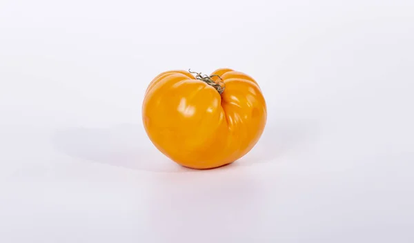 Natureza Morta Com Tomates Amarelos Frescos Fundo Branco — Fotografia de Stock