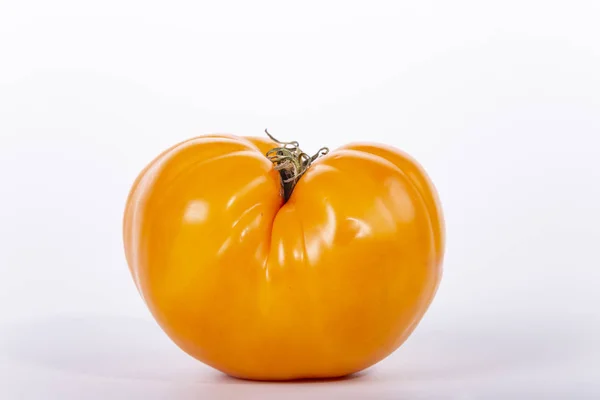 Natureza Morta Com Tomates Amarelos Frescos Fundo Branco — Fotografia de Stock