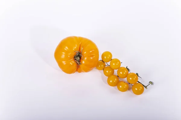 Natureza Morta Com Tomates Amarelos Frescos Fundo Branco — Fotografia de Stock