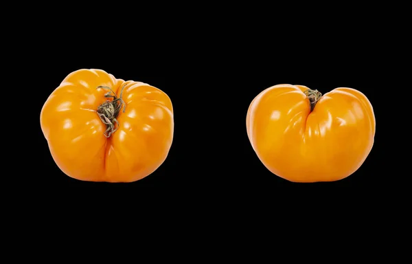 Bodegón Con Tomates Amarillos Frescos Sobre Fondo Negro —  Fotos de Stock