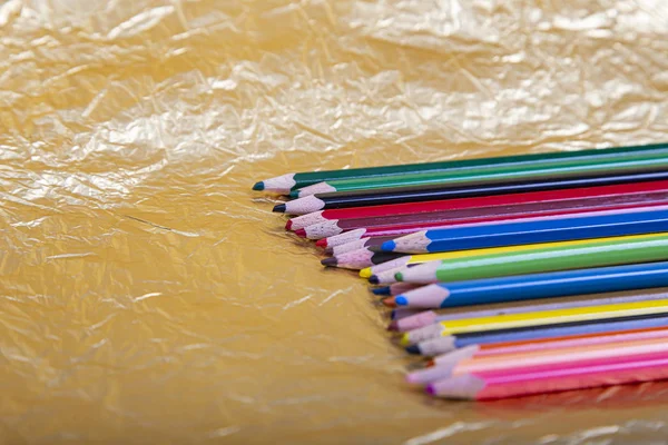 Assortiment Crayons Couleur Sur Fond Jaune — Photo