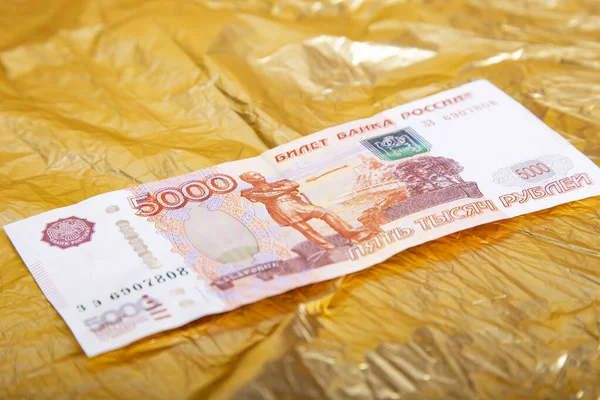 Orosz Bankjegyek Közeli Felvétele Sárga Háttérrel Bank Russia Ötezer Rubelje — Stock Fotó