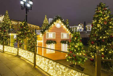 Christmas (yeni yıl tatilleri) dekorasyon (gece) Moskova, Rusya - modacı Meydanı Kremlin