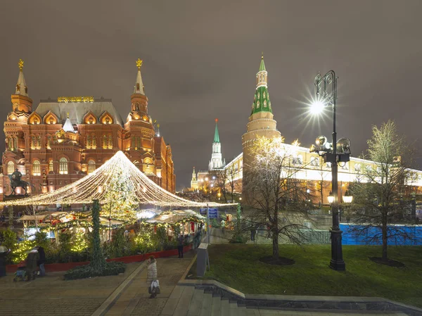 Moskou Rusland December 2019 Kerstversiering Nieuwjaarsvakantie Moskou Nachts Rusland Manege — Stockfoto