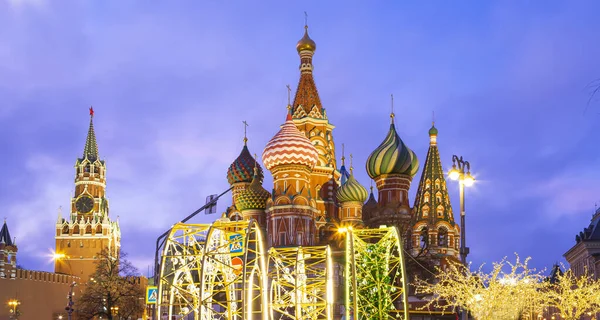 Basilikumkathedrale Basilikumtempel Der Seligen Und Weihnachtsdekoration Neujahrsfeiertage Roter Platz Moskau — Stockfoto