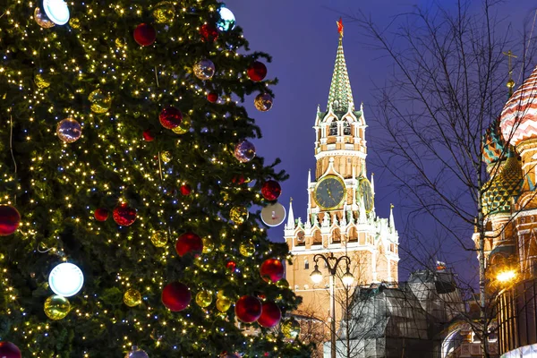 Χριστούγεννα Πρωτοχρονιάτικες Διακοπές Διακόσμηση Στη Μόσχα Νύχτα Russia Πύργος Spasskaya — Φωτογραφία Αρχείου