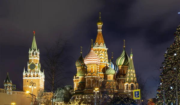 Basilikumkathedrale Basilikumtempel Spasskaja Turm Und Weihnachtsdekoration Neujahr Moskau Russland Blick — Stockfoto